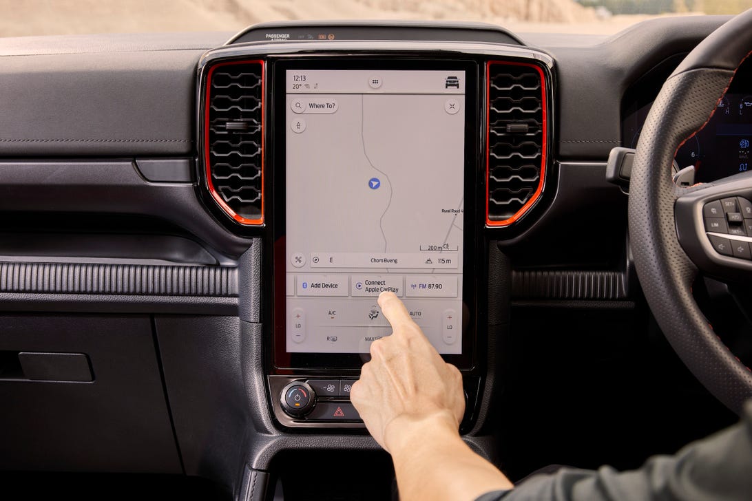 next-gen-ranger-raptor-centre-touchscreen-2.jpeg
